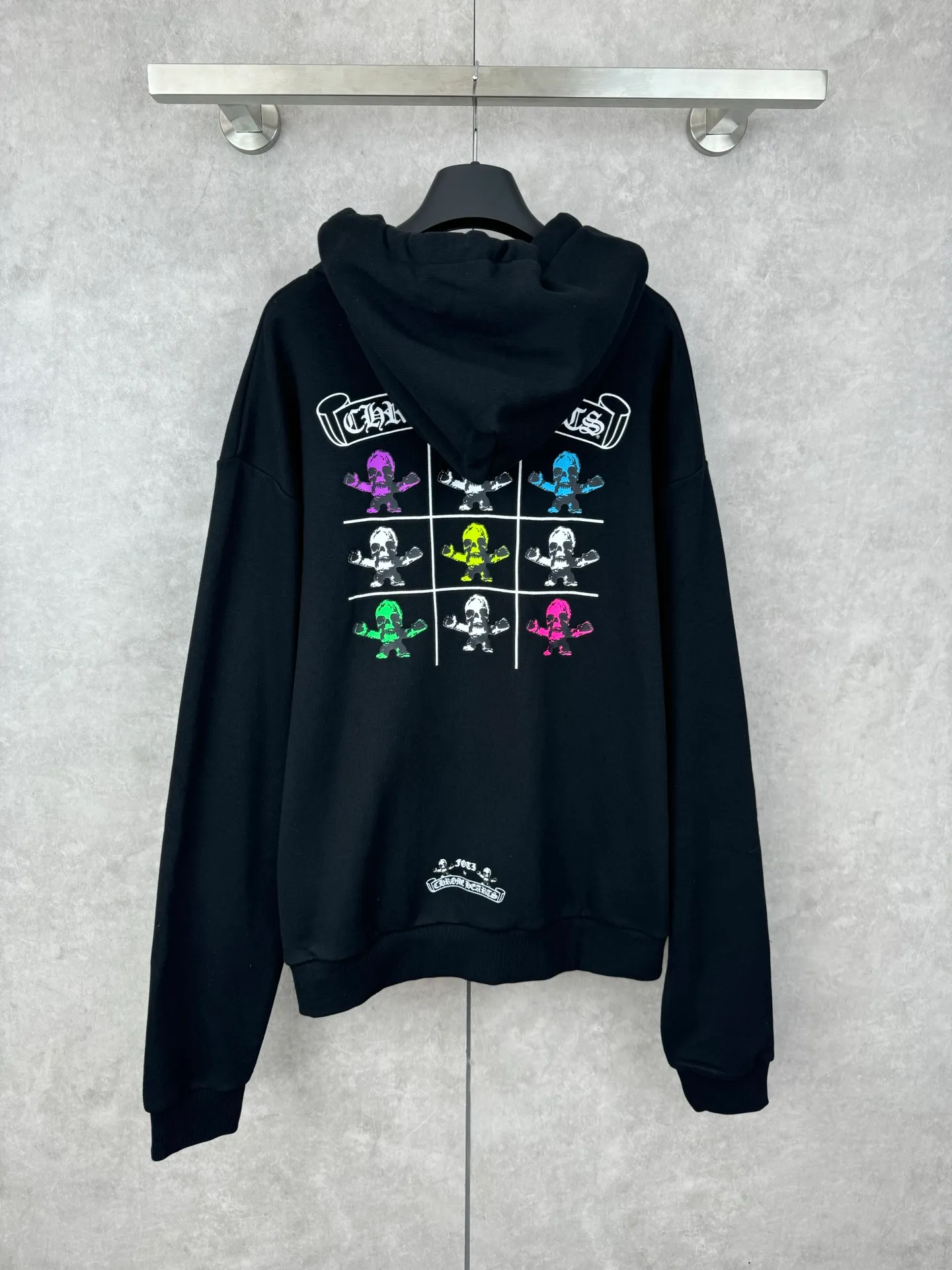 P426 Chrome Heart Nine-square skull hooded zipper sweatshirt SIZE S/M/L/XL Made of high-quality cotton fabric, soft and skin-friendly, with good breathability. The overall color is classic black, which sets a low-key and versatile style tone. The simple print pattern on the left chest on the front contains letters and cartoon skull images. The design is simple but highly recognizable, showing an uninhibited personality and attitude.